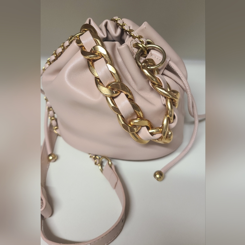 Elegant Beige Bucket Bag with Gold Chain
